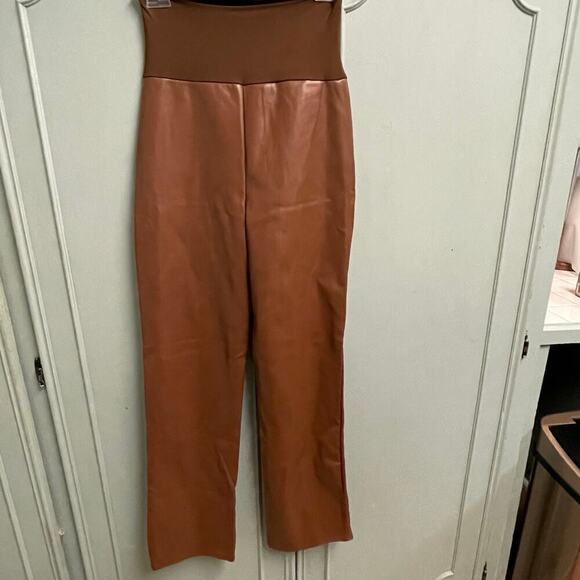 Missguided Maternity NEW Faux Leather Pants Size 4 Full Belly Panel - Picture 4 of 5